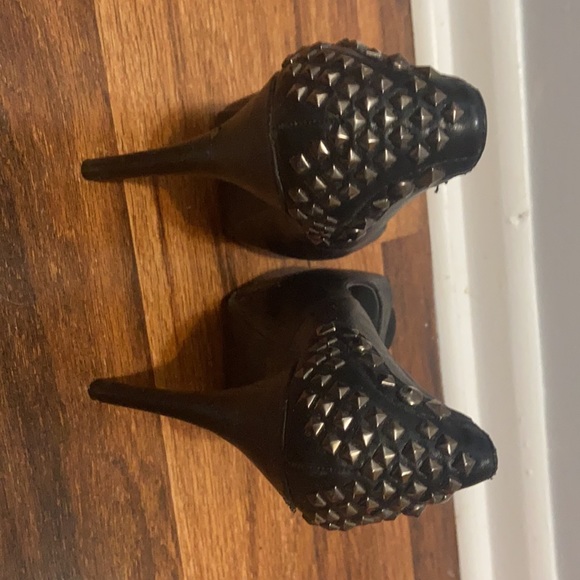 Black heels - Picture 3 of 4